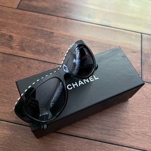 Chanel Freshwater Pearl Sunglasses 💯 Authentic